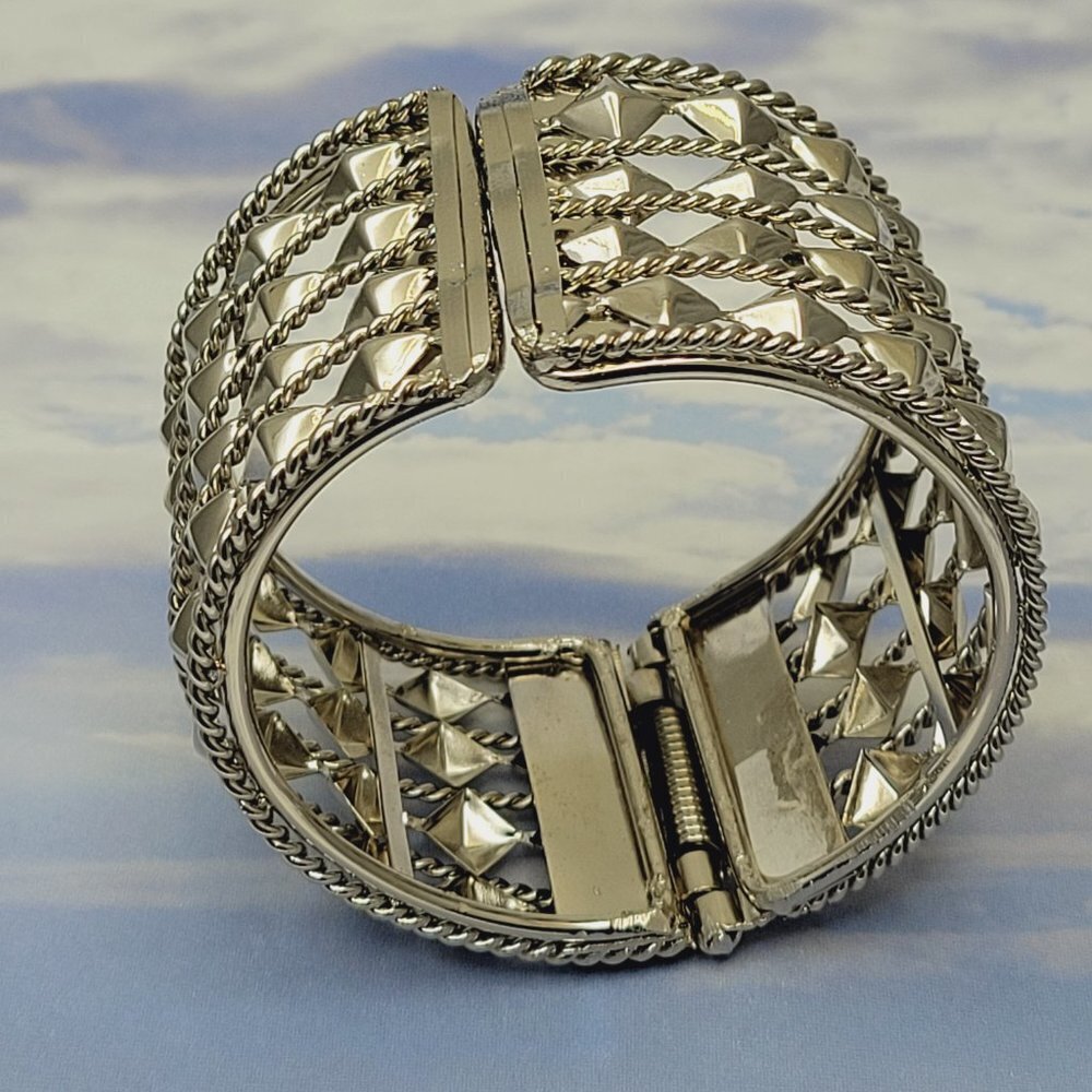 Large Round Silver Tone Hinged Bracelet - Picture 4 of 12